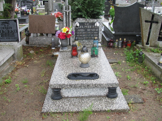 Grób Bronisław Jusiel