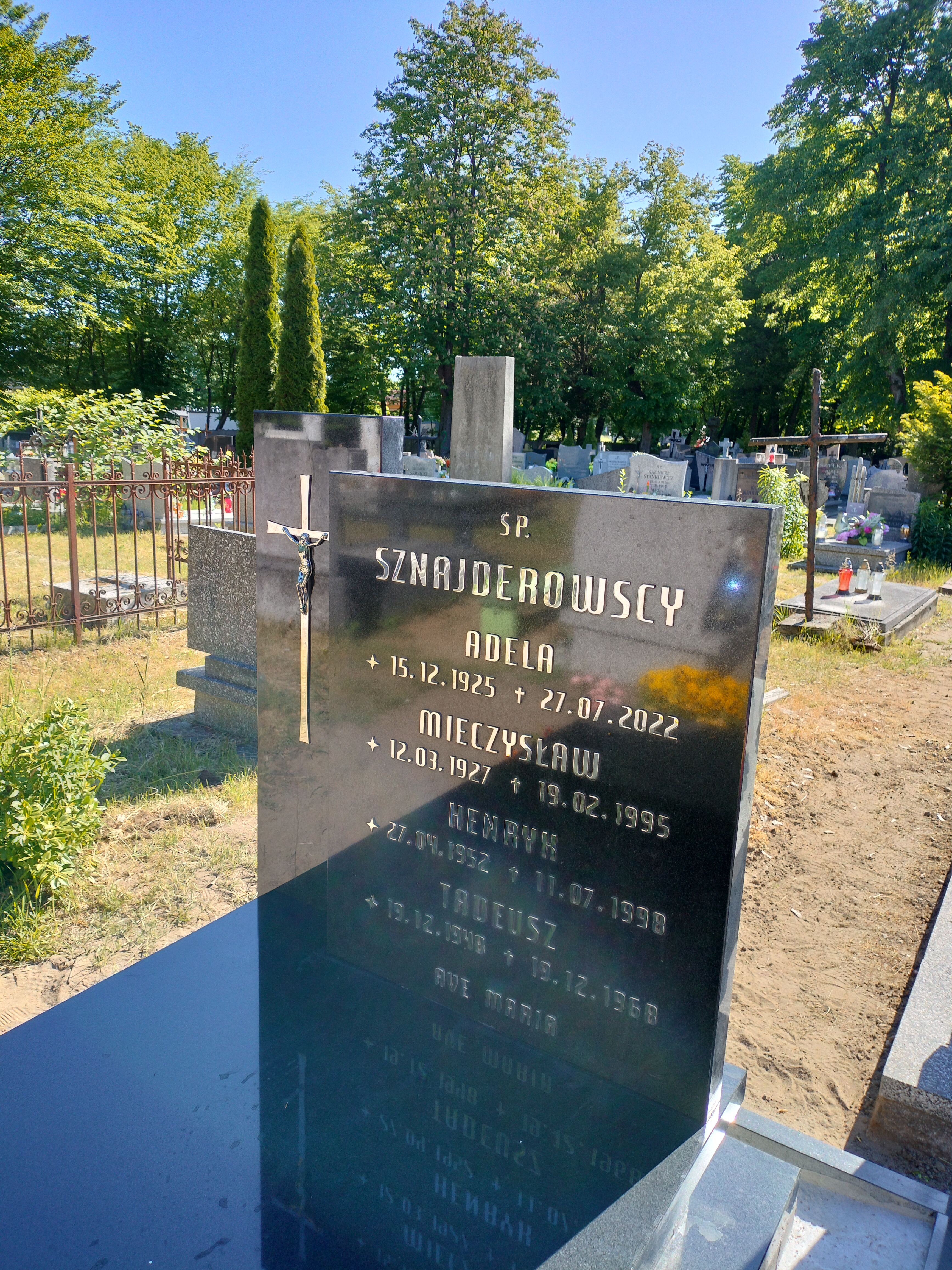 Adela Sznajderowska 1925 Białogard - Grobonet - Wyszukiwarka osób pochowanych