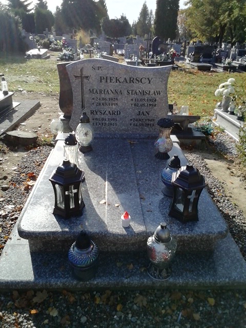 Grób Jan Piekarski
